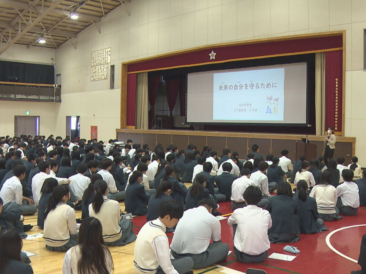 近年問題となっている「闇バイト」の危険性について高校生に啓発する講話が１日、本巣...