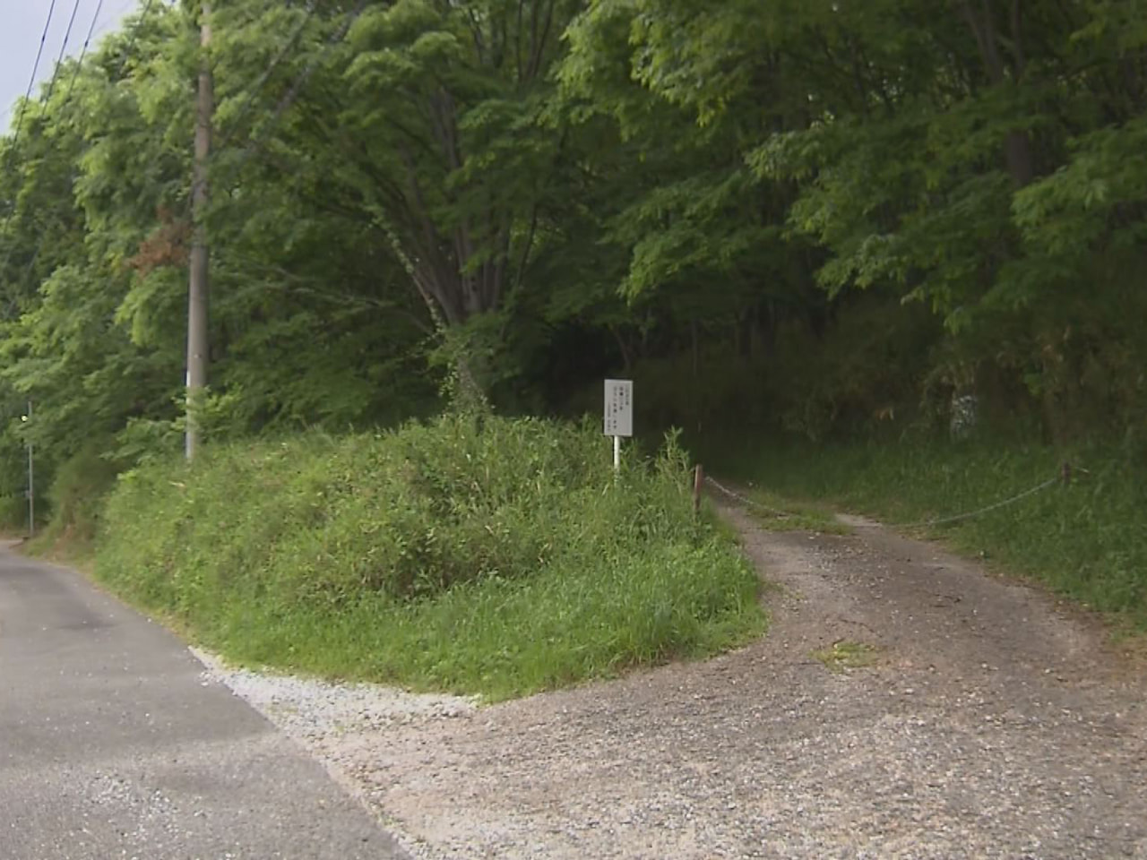 大垣市は８日、大垣市赤坂町の山林で、シカ用のワナにオスのツキノワグマ１頭が捕獲さ...