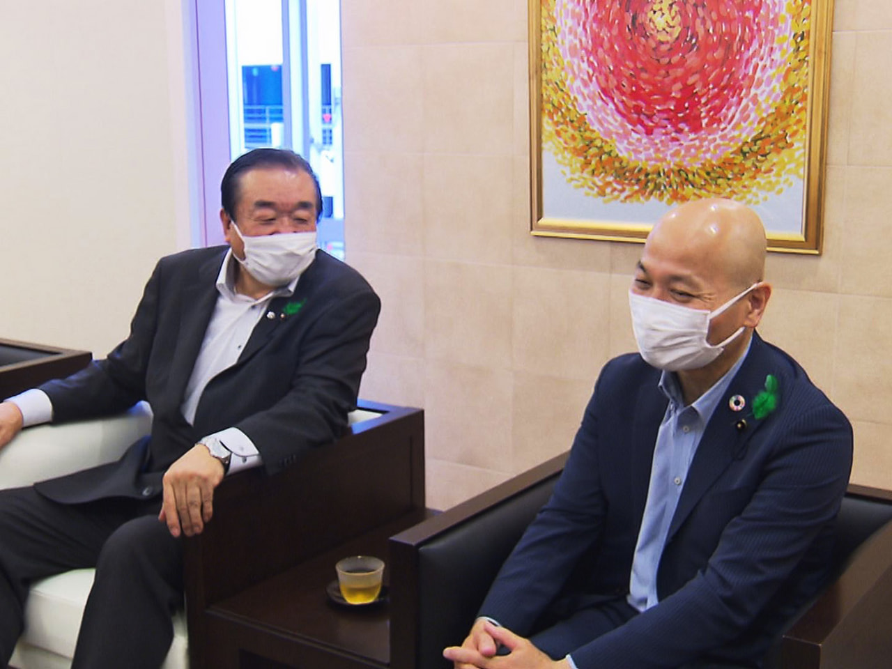 新しく就任した岐阜県議会の平岩正光議長と山本勝敏副議長が13日、岐阜放送本社を訪...