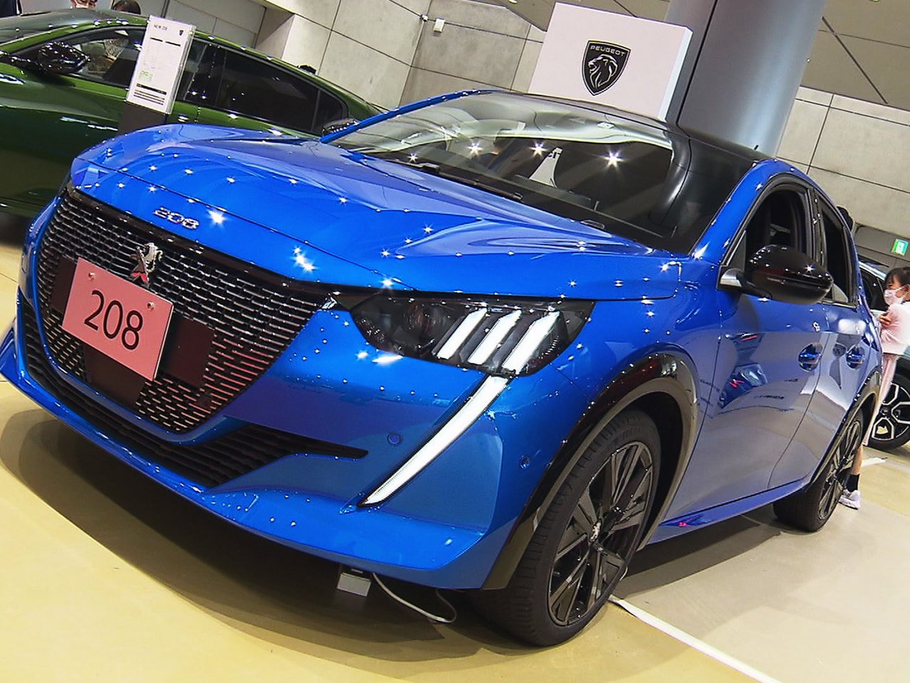 「未来」をテーマに最新モデルの輸入車を集めたイベントが14日、多治見市で始まりま...