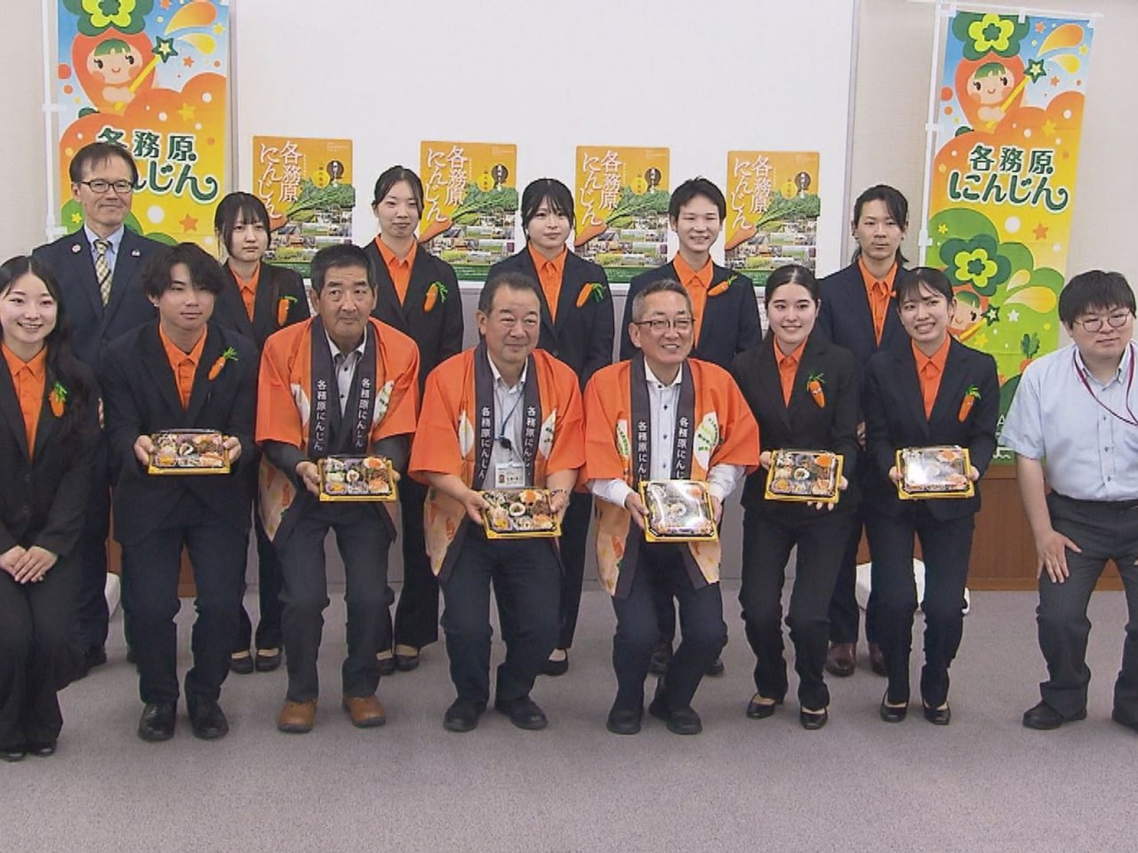 規格外の各務原にんじんを使った彩り豊かな弁当が完成しました。 東海学院大学と各務...
