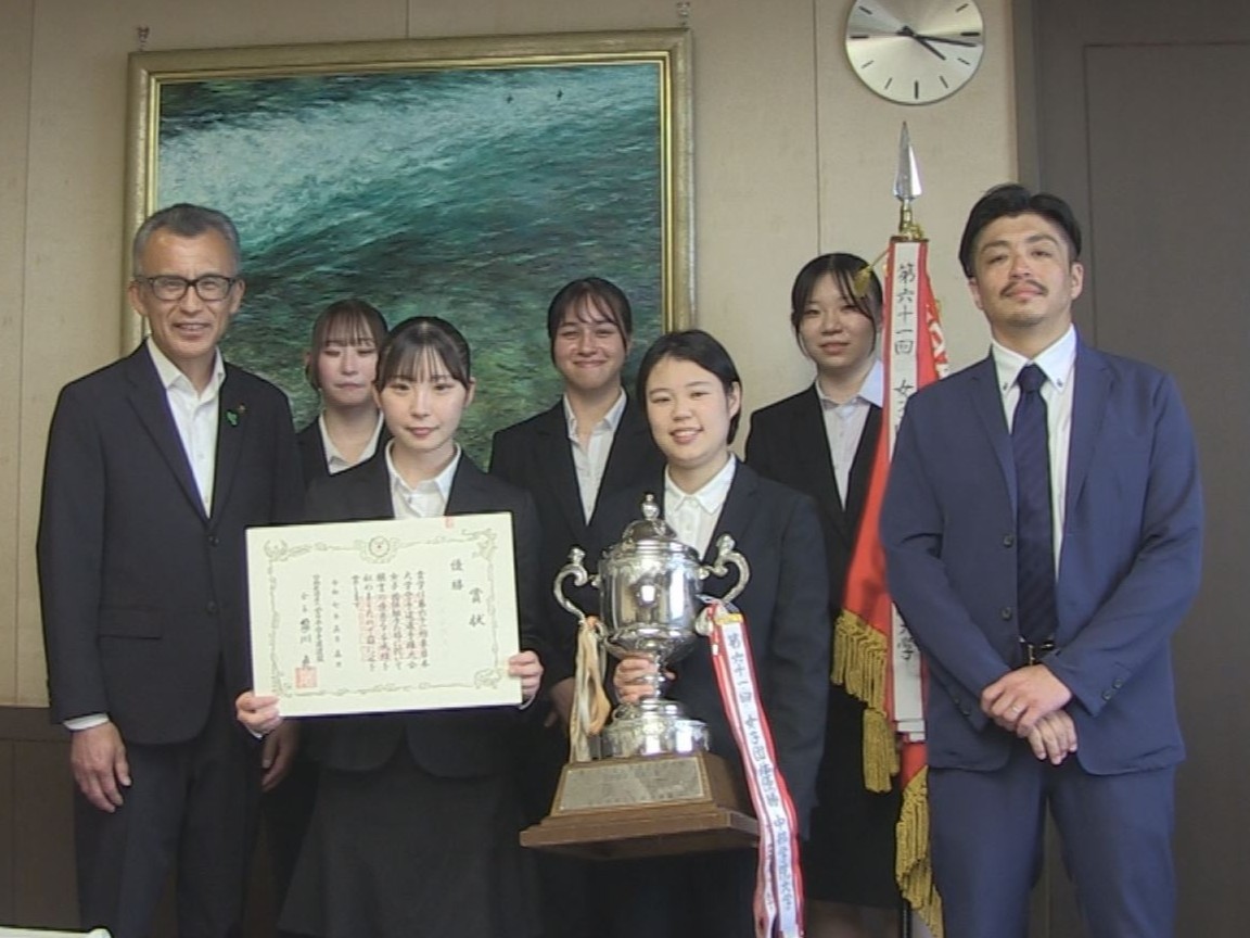 東日本大学空手道選手権大会の女子組手団体戦で初優勝を果たした中部学院大学 空手道...