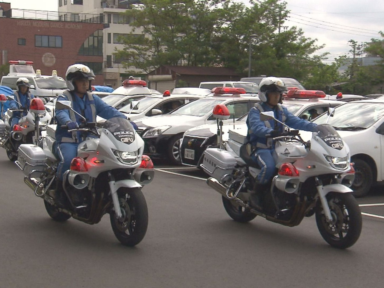 １９日に交通死亡事故多発東濃・恵那地域警報が発令したことを受け、多治見警察署で２...