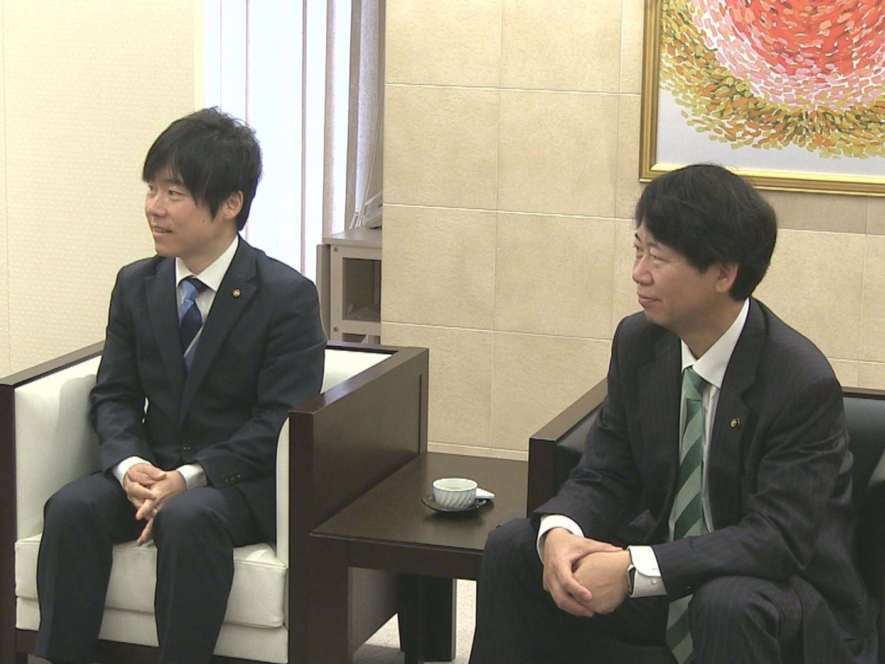 岐阜市議会の新しい議長に就任した和田 直也さん（４４）と、副議長に就任した渡辺貴...
