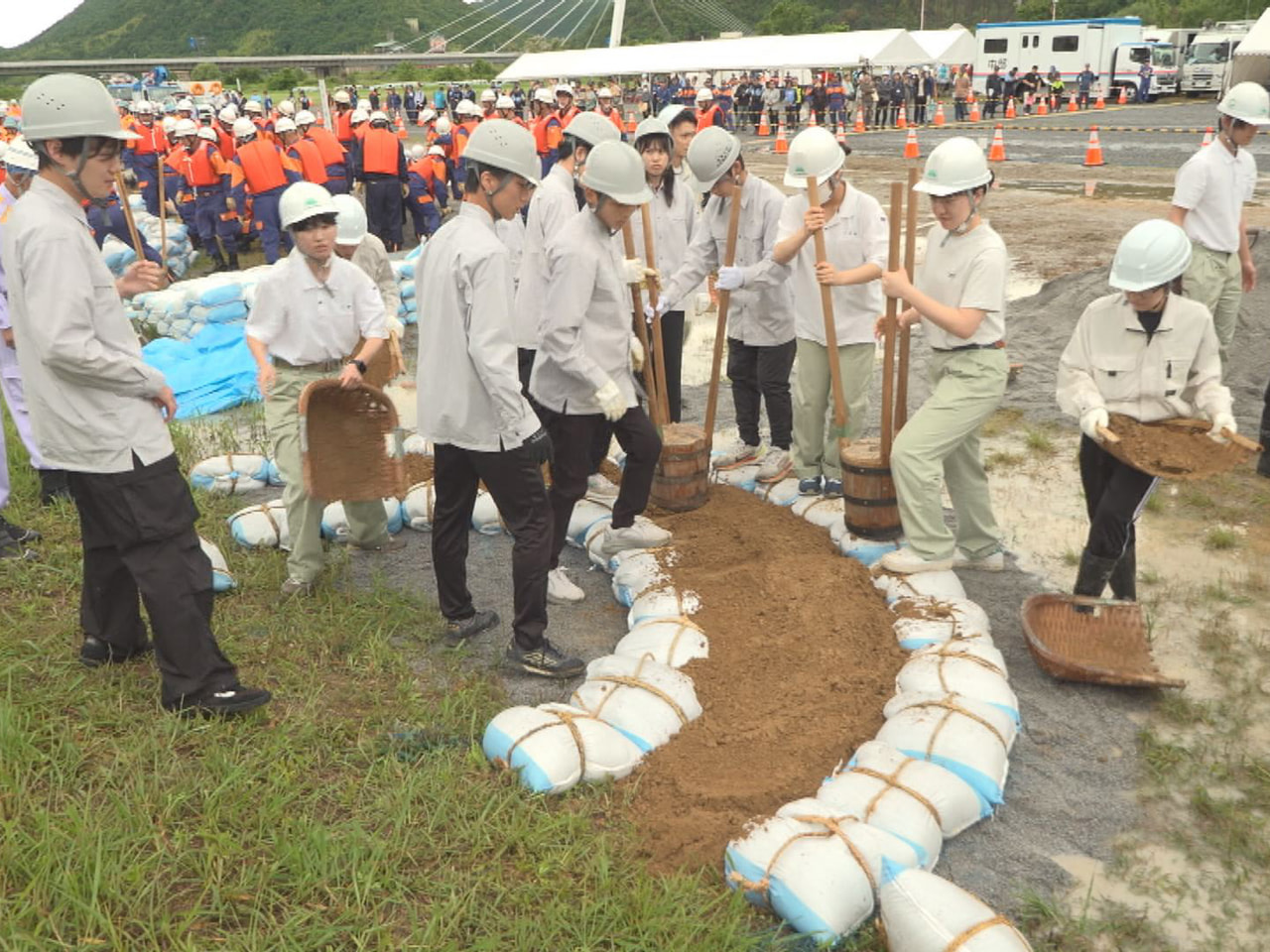 出水期を前に、国土交通省中部地方整備局管内の自治体や水防関係者が一堂に集まって訓...