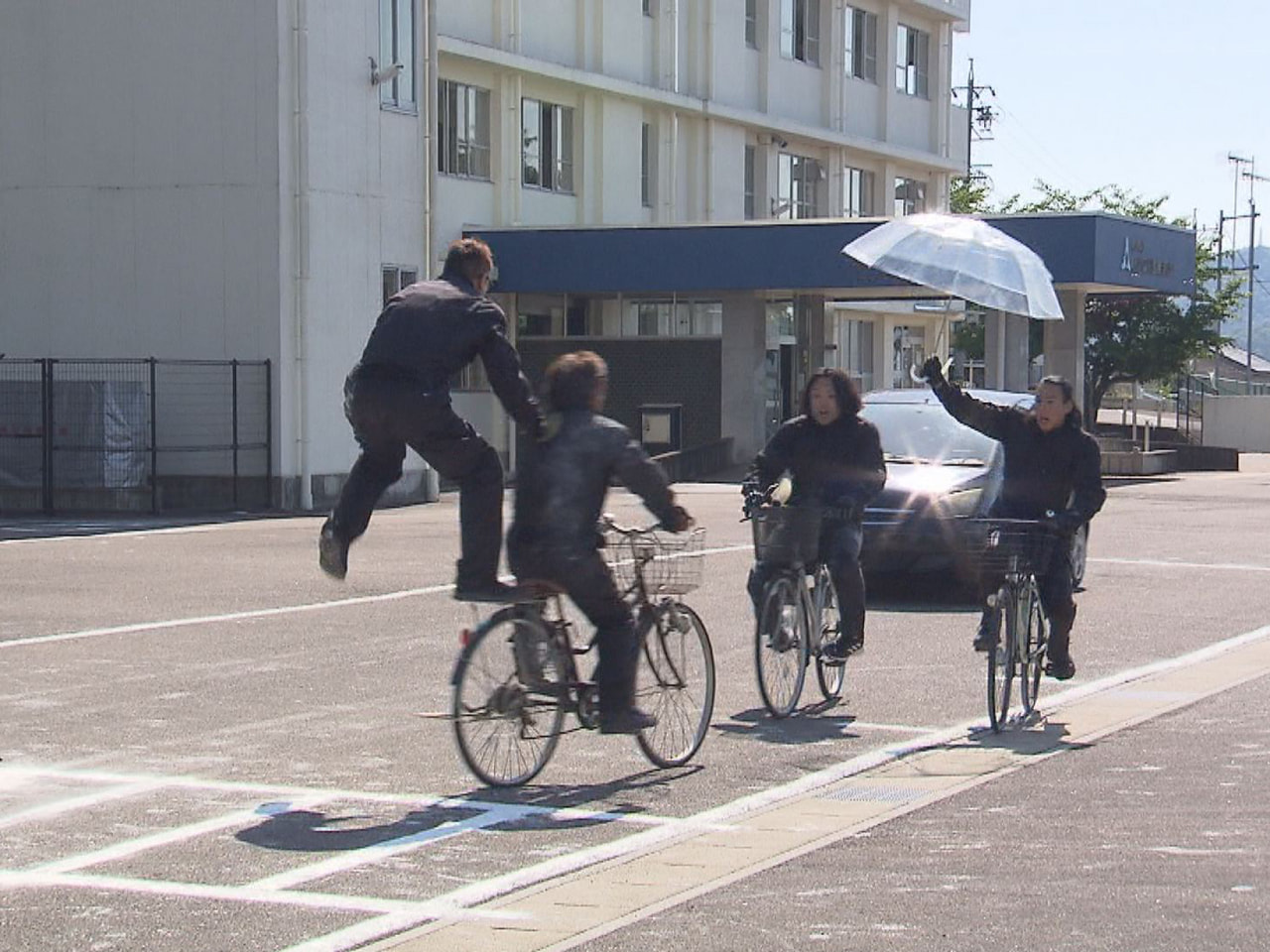 自転車の交通事故をリアルに再現し、その衝撃や恐ろしさを伝える交通安全教室が、２５...