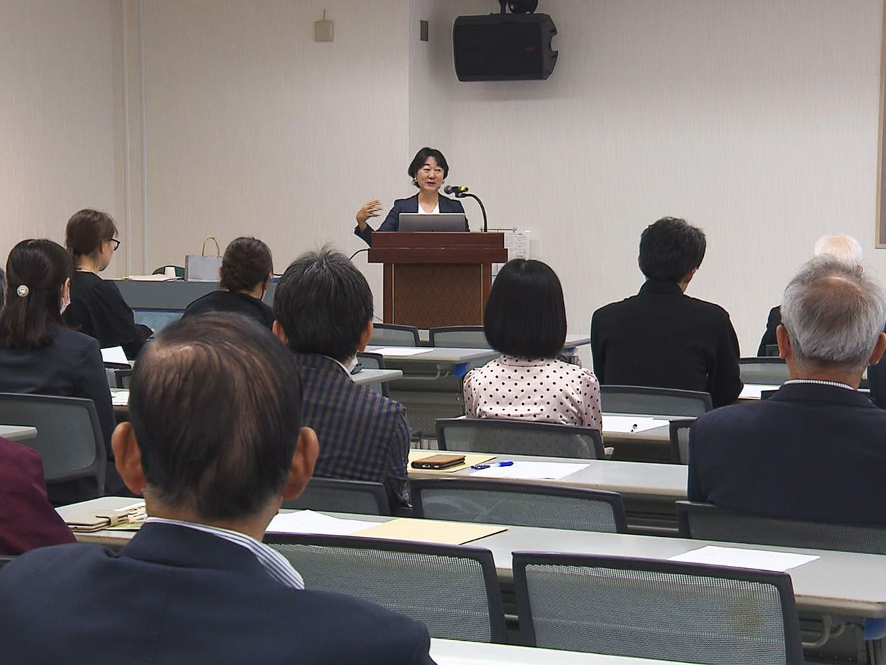 県日本中国友好協会が主催する日中ぎふフォーラムが２７日、岐阜市で開かれ、受講者が...