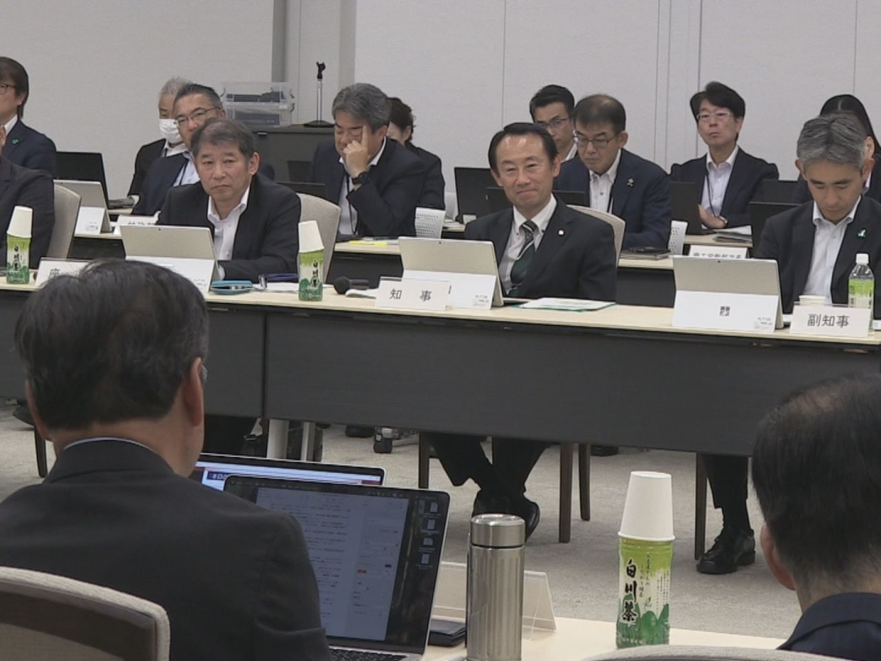 県経済・雇用再生会議が３０日、県庁で開かれ、いわゆるトランプ関税の影響や中小企業...