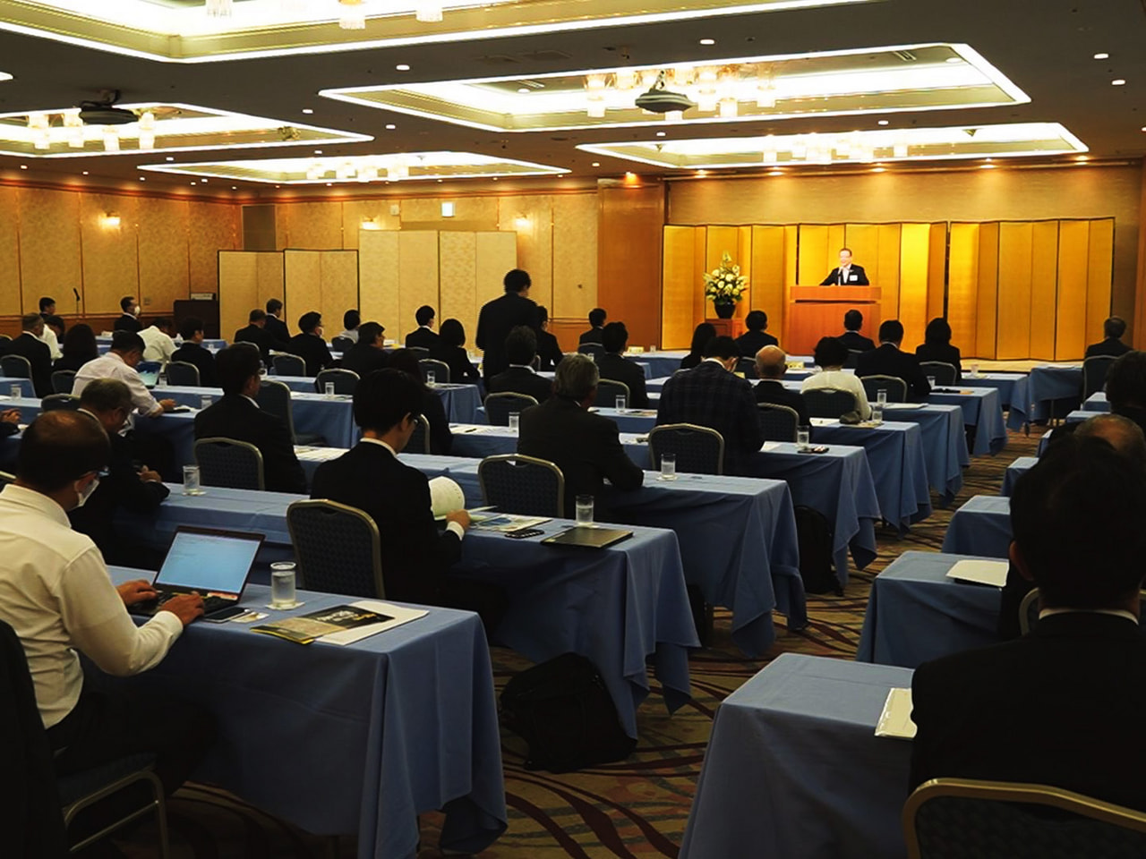 県経済同友会の「第３５回 岐阜県サミット」が岐阜市で開かれ、委員会でとりまとめた...