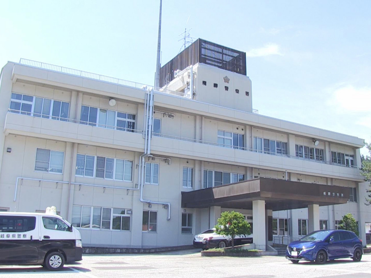 14日午前、飛騨市神岡町の山中で山菜採りをしていた70歳の女性が山道から滑落し、...