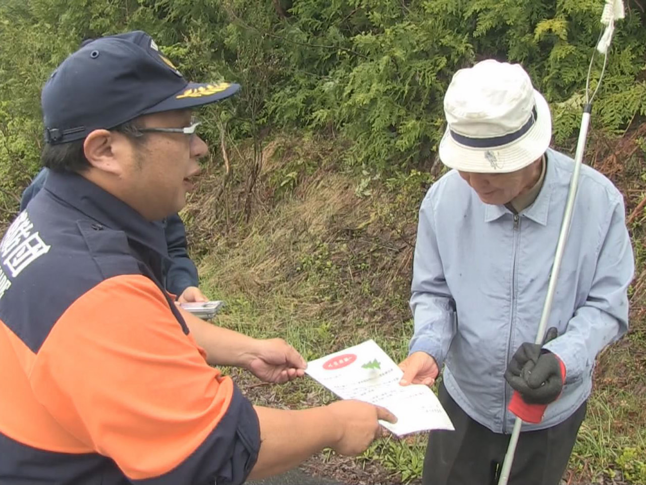山菜採りに訪れる人たちに遭難事故への注意を呼びかけようと、高山市で消防団や市、警...
