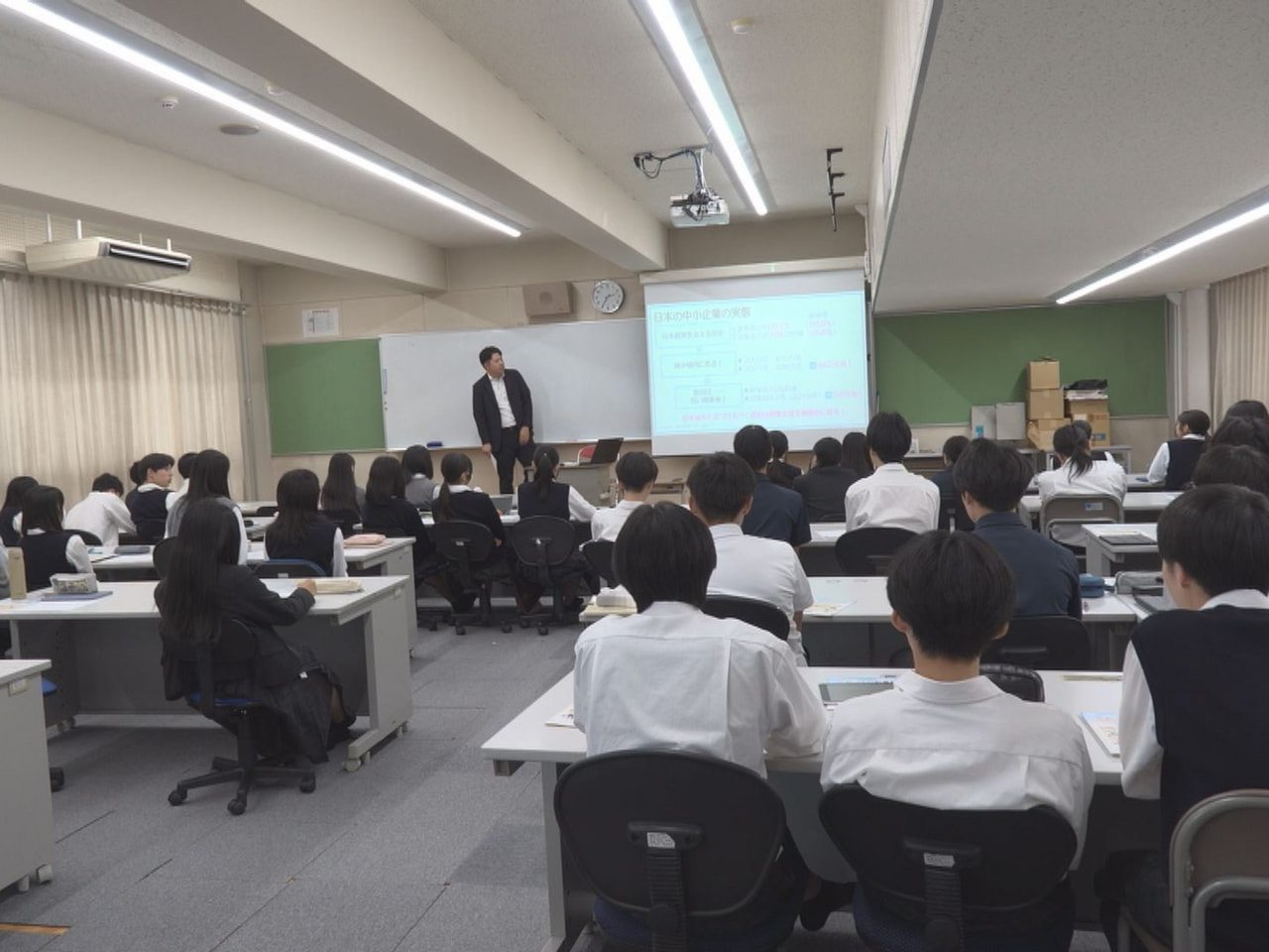 県信用保証協会は４日、創業に必要な知識や起業家マインドの醸成を目的にした出前講義...