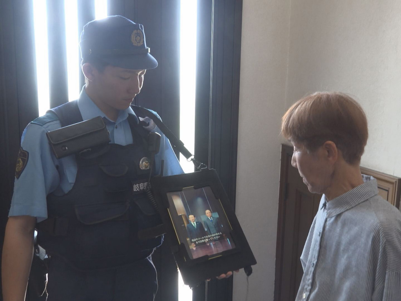 深刻な特殊詐欺被害に歯止めをかけようと、県警はタブレット端末を活用した巡回活動を...