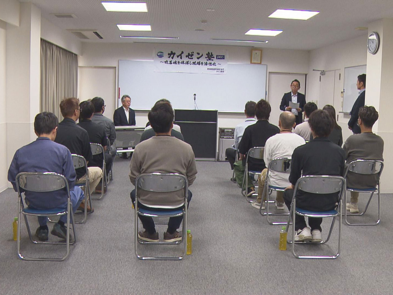 企業の業務効率化の支援をしようと、県信用保証協会は中小企業の経営者や現場のリーダ...