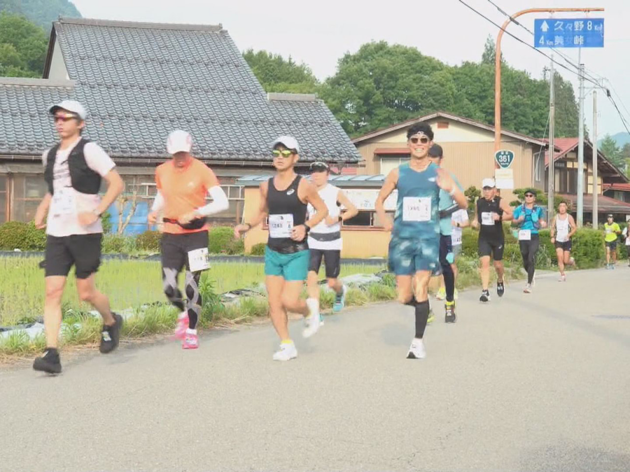 日本一面積の広い市、高山市を駆け巡る飛騨高山ウルトラマラソンが開催され、県内外か...