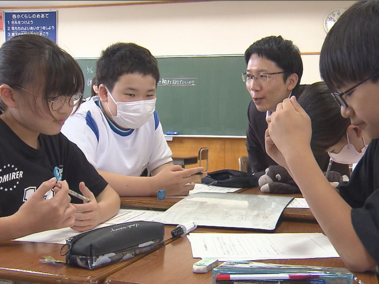 身近な暮らしの中から法教育について考える出前授業が１６日、岐阜市の小学校で行われ...