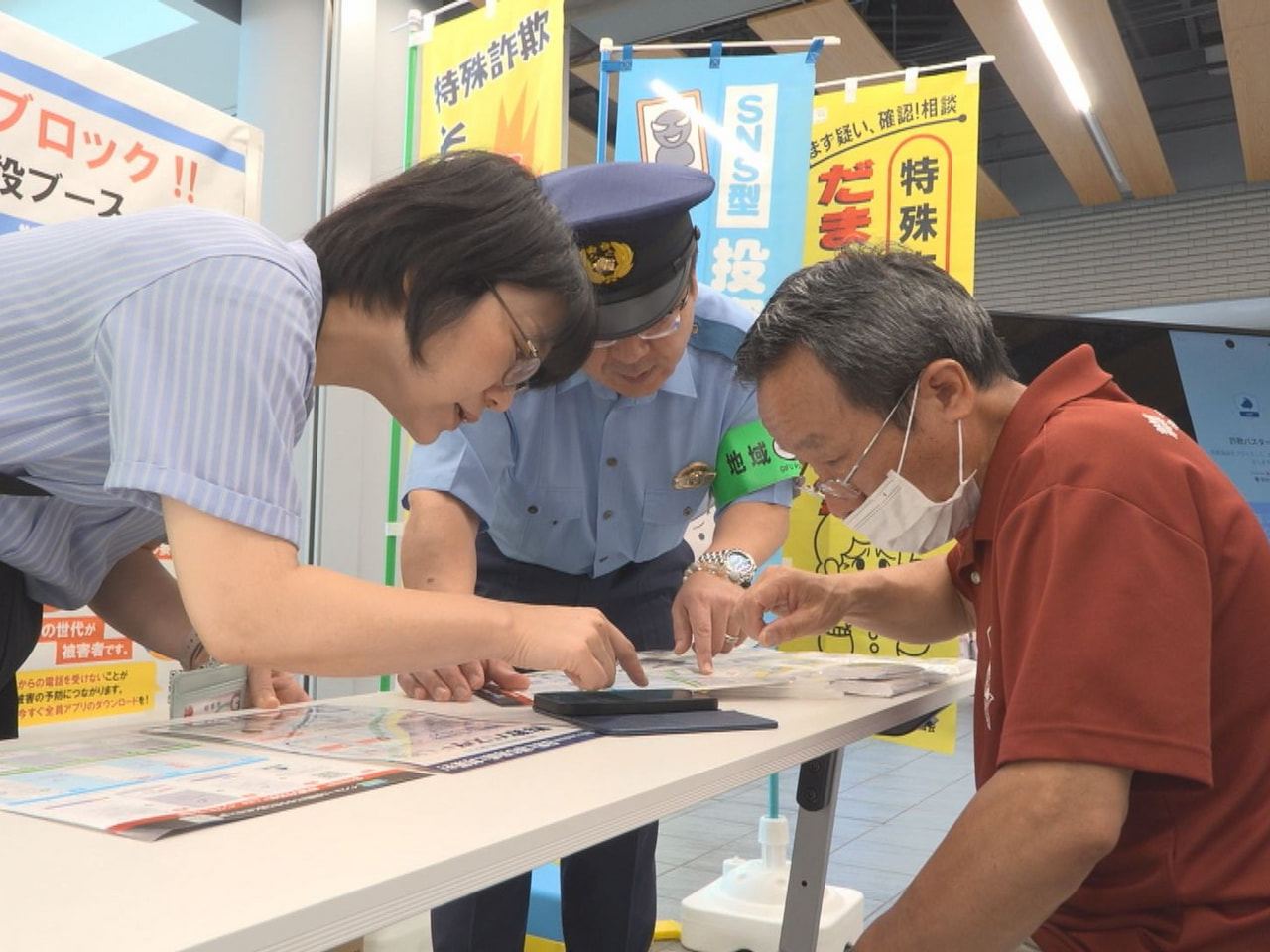 県警と岐阜市は２２日、特殊詐欺被害の防止に有効とされる対策アプリを直接市民に紹介...