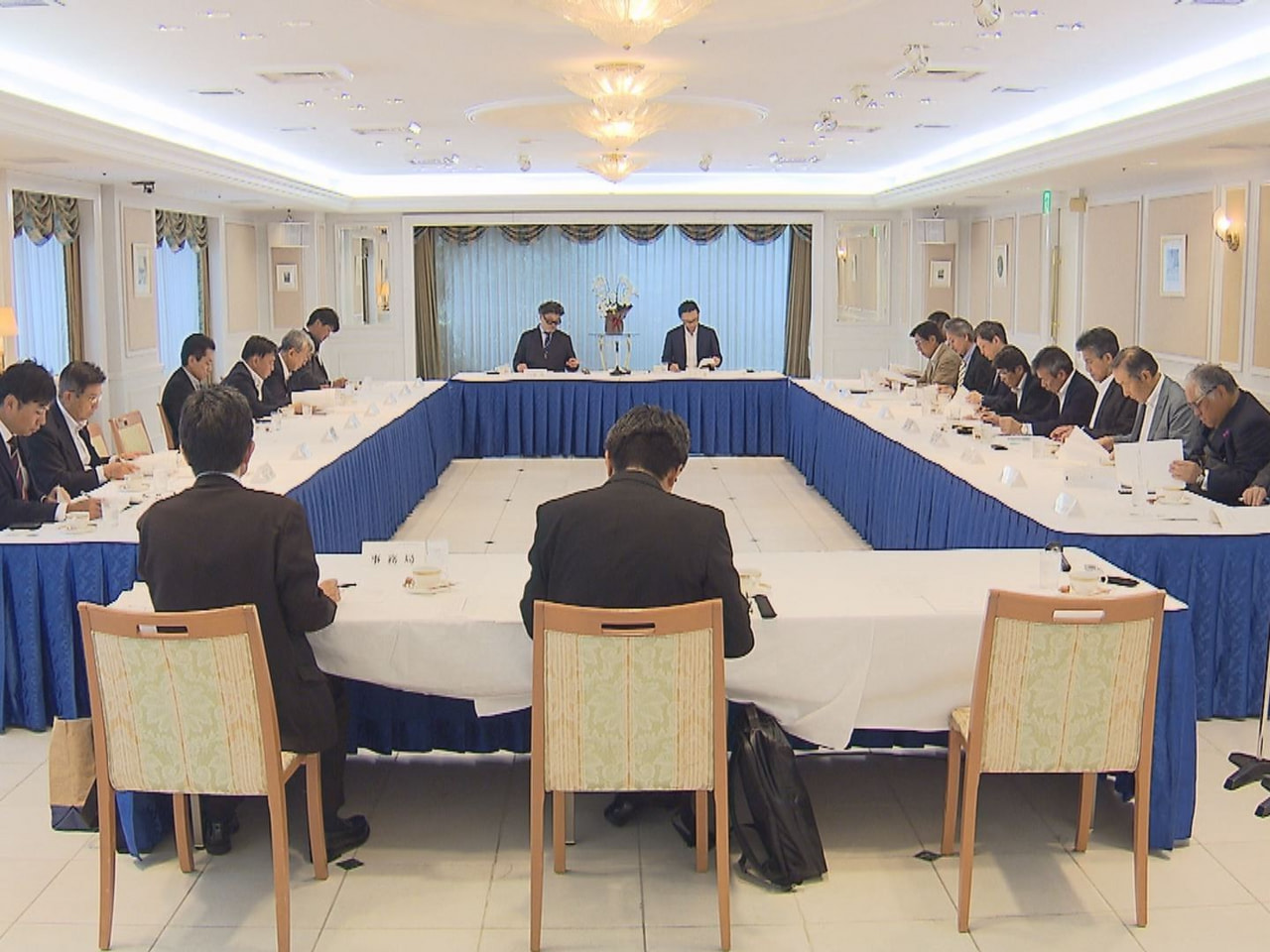 岐阜県経済同友会が設立した「高等専門学校の設立を考える委員会」の初会合が２６日、...