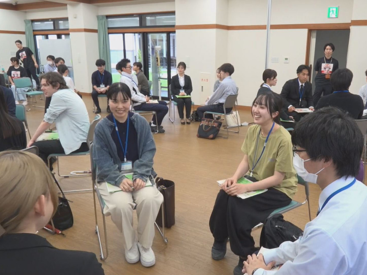 若い世代の職場の定着が企業の課題となる中、若手社員を対象とした交流会が２６日、高...