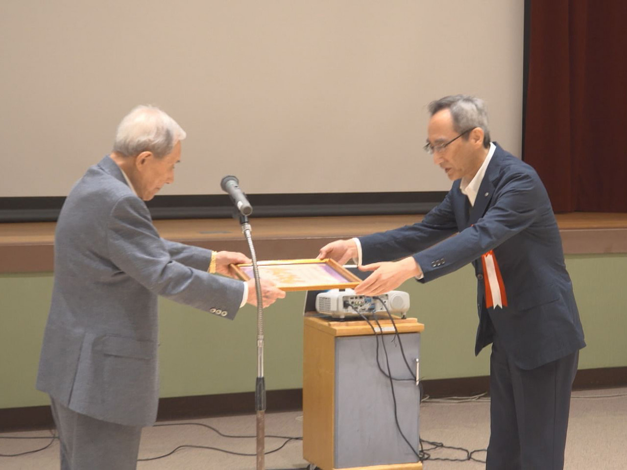 岐阜広告協会は第５４回協会賞の表彰式を岐阜市内で開きました。今年の協会賞には７０...