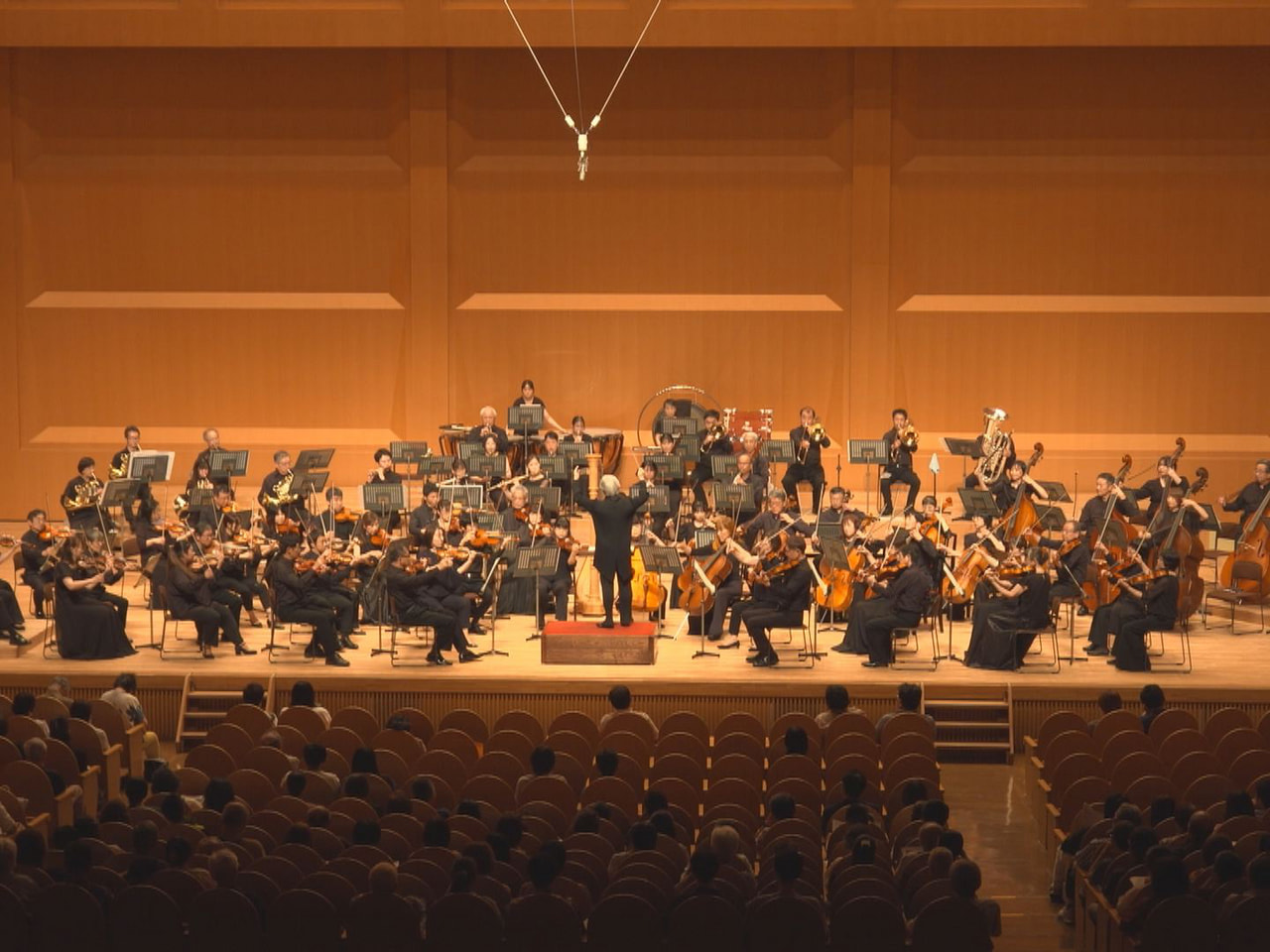 アマチュアオーケストラ団体「岐阜県交響楽団」の定期演奏会が２８日、羽島市で開かれ...