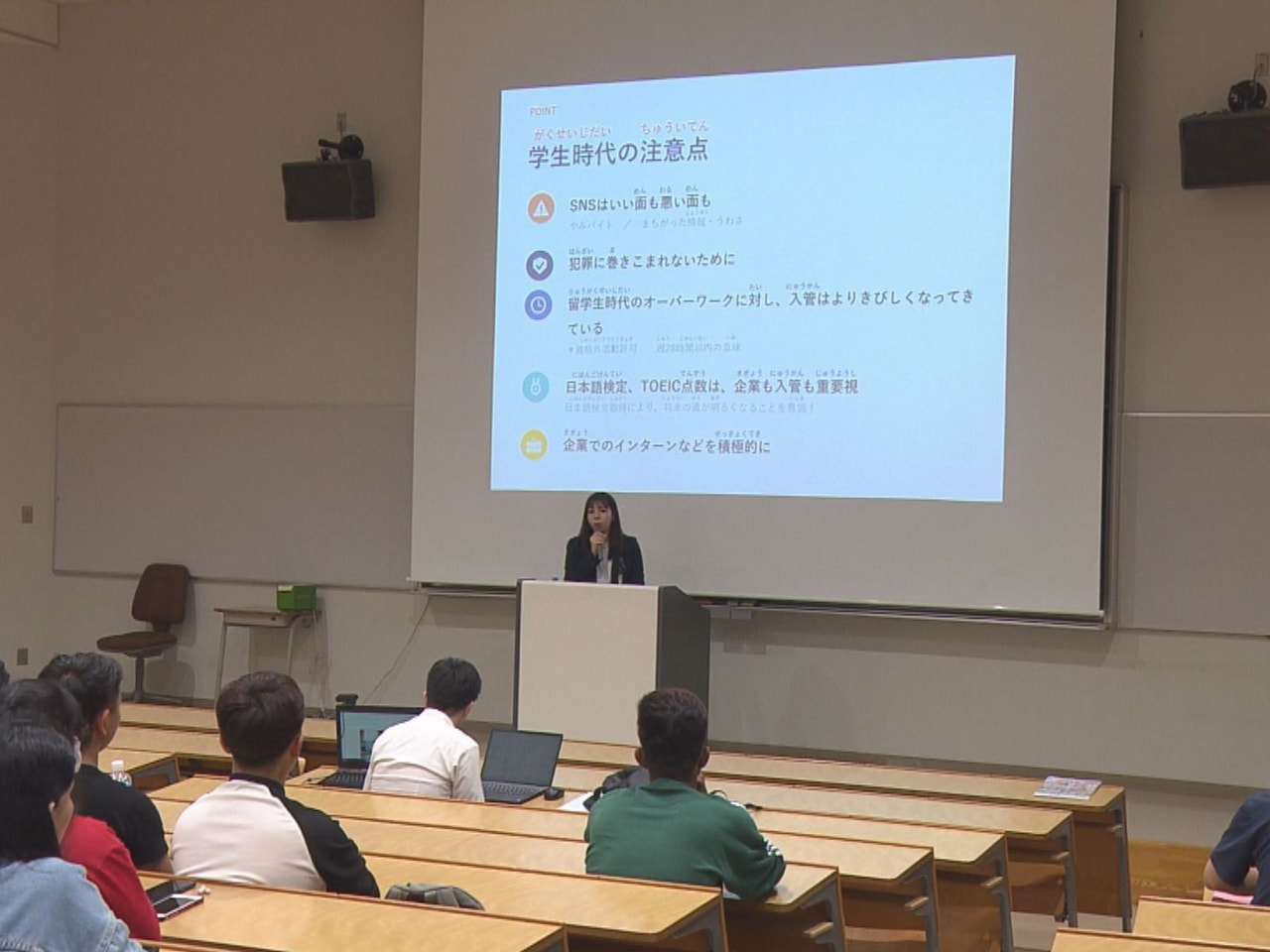 外国人材の県内就職を促進しようと、留学生を対象にした「キャリアセミナー」が、大垣...