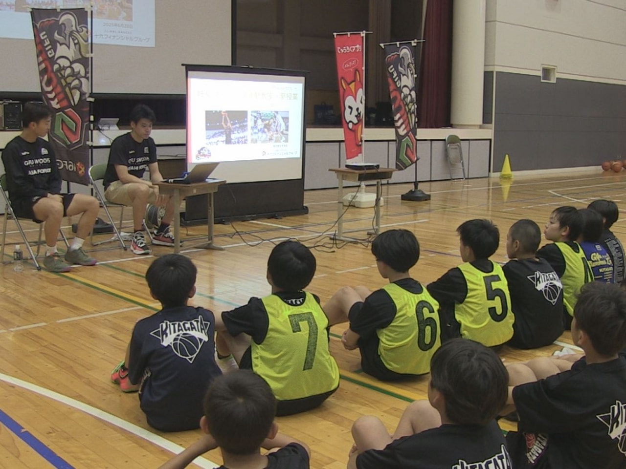 子どもたちに夢を持ち挑戦する大切さを伝えようと、バスケットボールＢ３の岐阜スゥー...