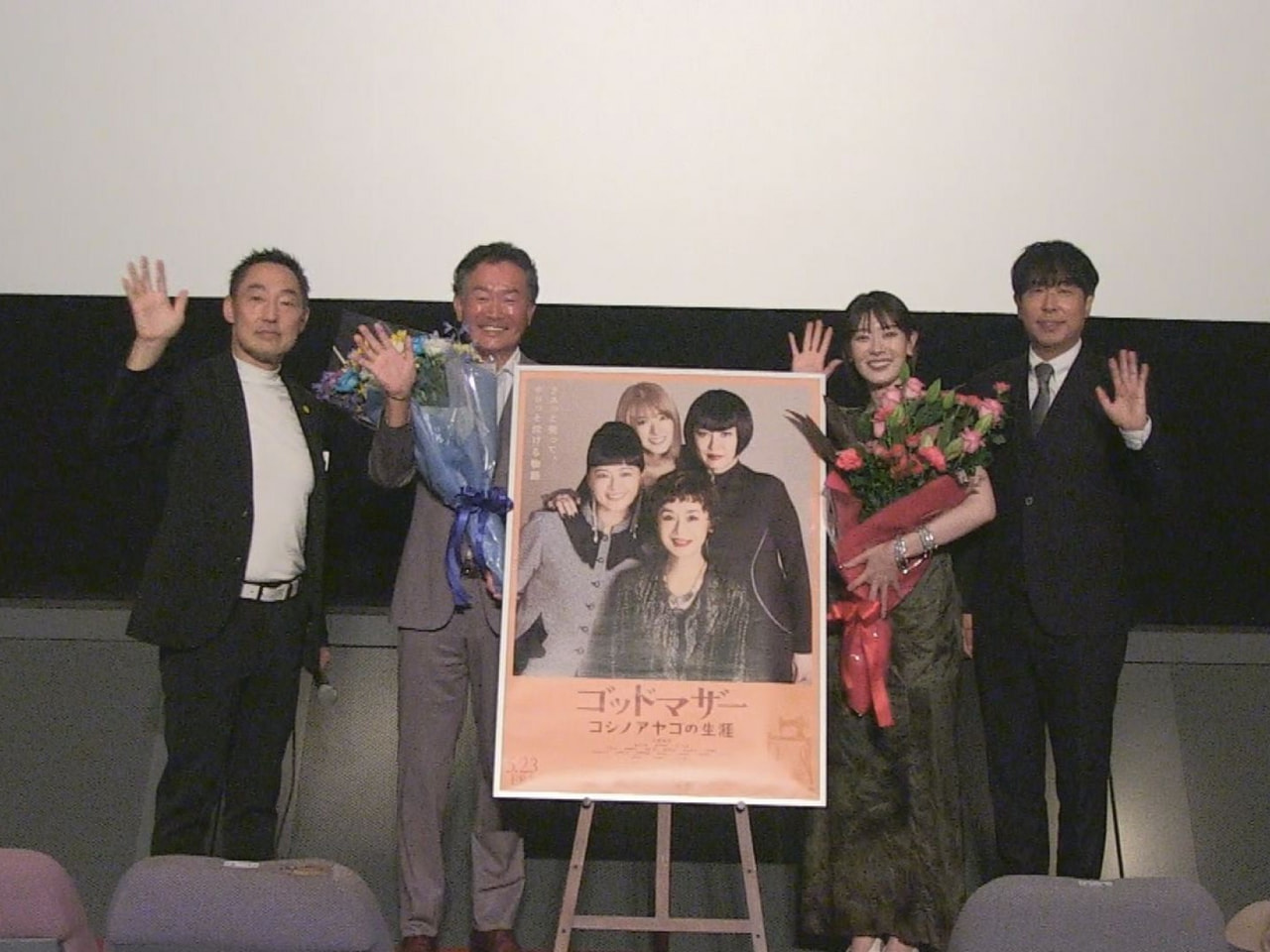 日本のファッションデザイナーの草分け的な存在として知られる小篠綾子さんの人生を描...