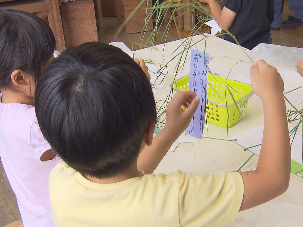 岐阜市の小学校で、子どもの成長を願う伝統行事「初七夕」を学ぶ授業が行われました。...