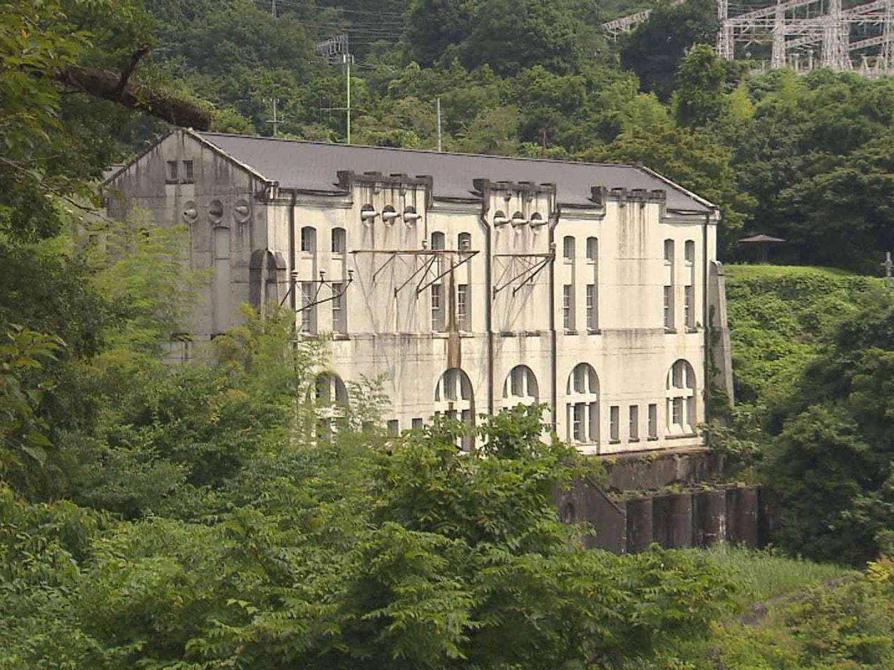 加茂郡八百津町は、建物が国重要文化財に指定される旧八百津発電所資料館で、館内の展...