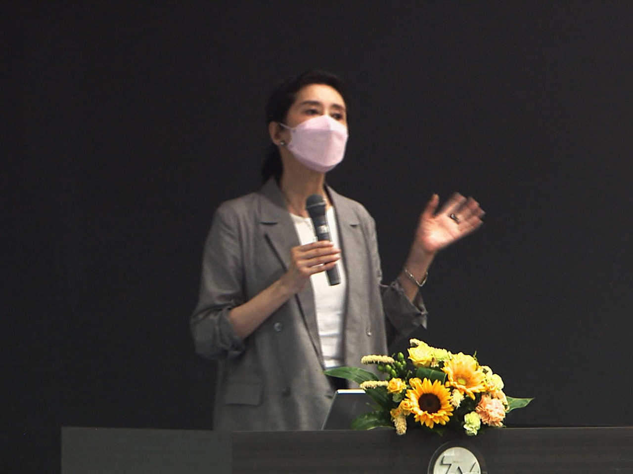 瑞穂市の朝日大学で13日、持続可能な社会を目指す国際的な開発目標SDGsについて...
