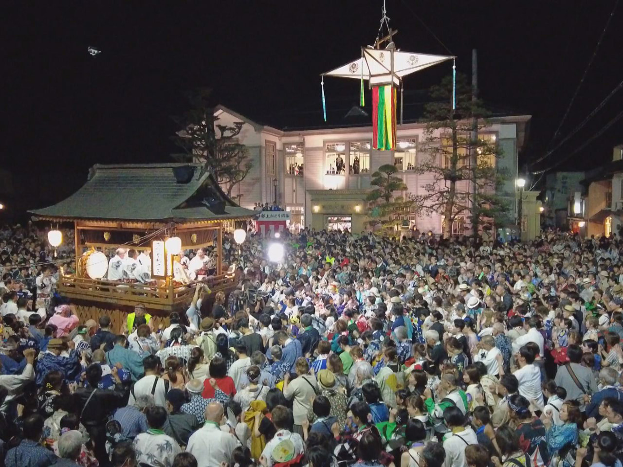 奥美濃に夏の訪れを告げる、郡上市の郡上おどりが１１日、開幕しました。 国の重要無...
