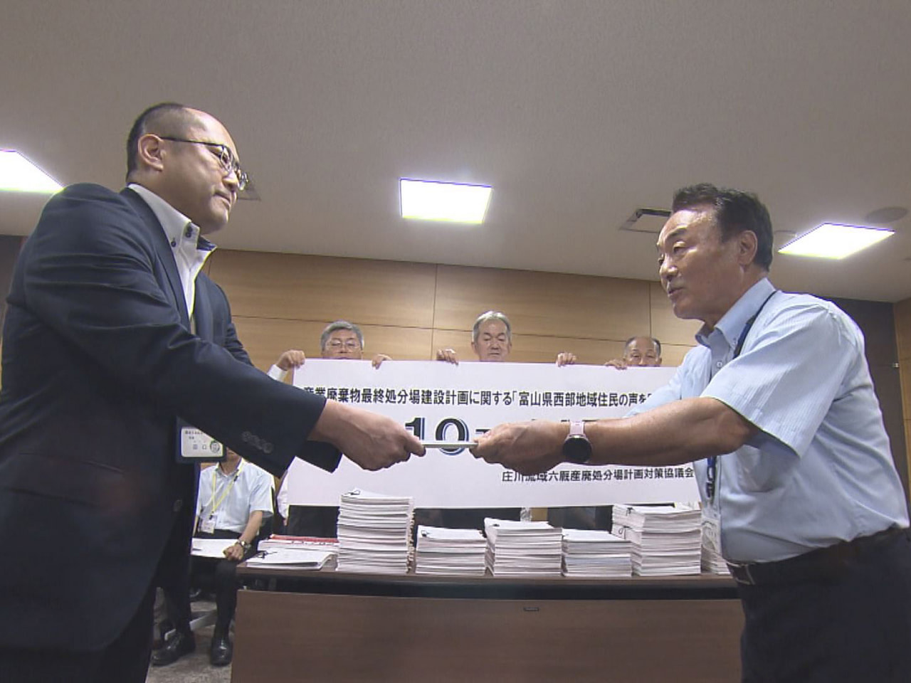 高山市で富山県の業者が計画している産業廃棄物最終処分場をめぐり、計画に反対する富...