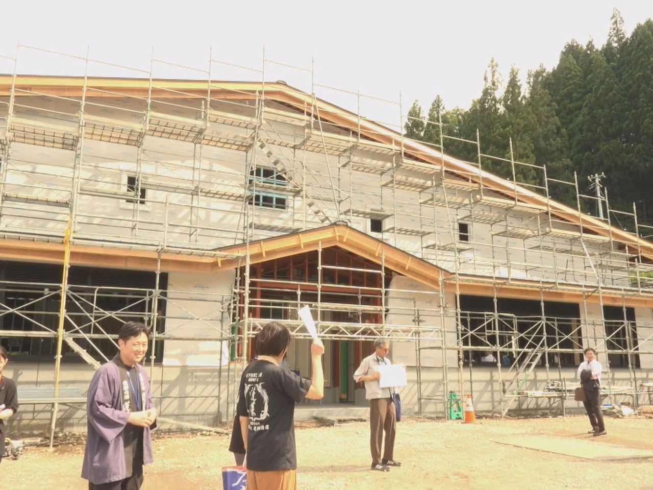 大野郡白川村で進む酒蔵づくりプロジェクト「白川村の蔵」で、新たな酒蔵などをめぐる...