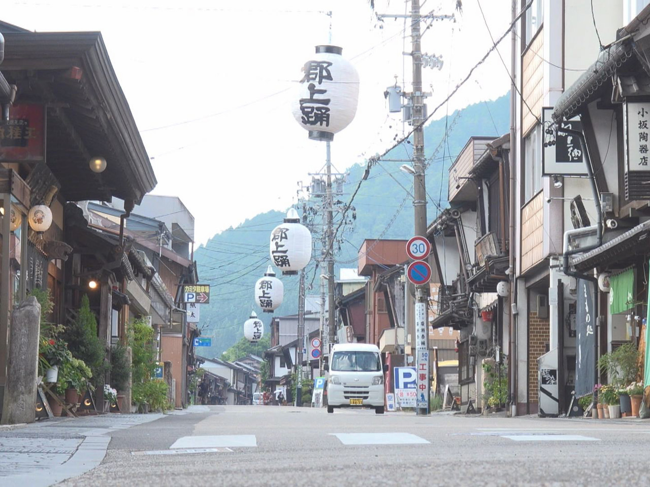 県内は２１日、各地で猛烈な暑さとなり、多治見市や郡上市八幡で４０度を超えるなど気...
