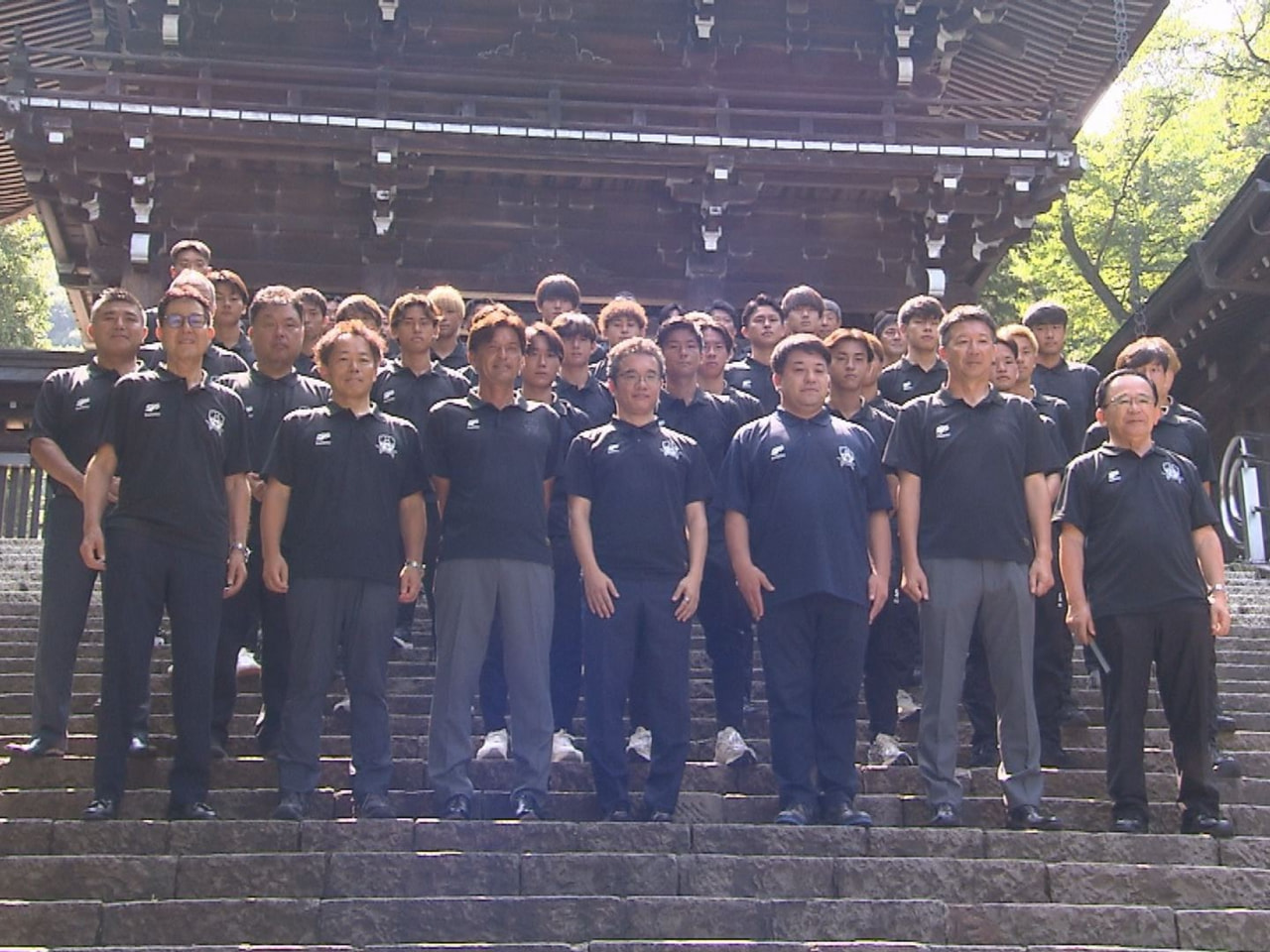 サッカーＪ３のＦＣ岐阜は２２日、８月のリーグ開幕に向けて岐阜市内の神社で必勝祈願...