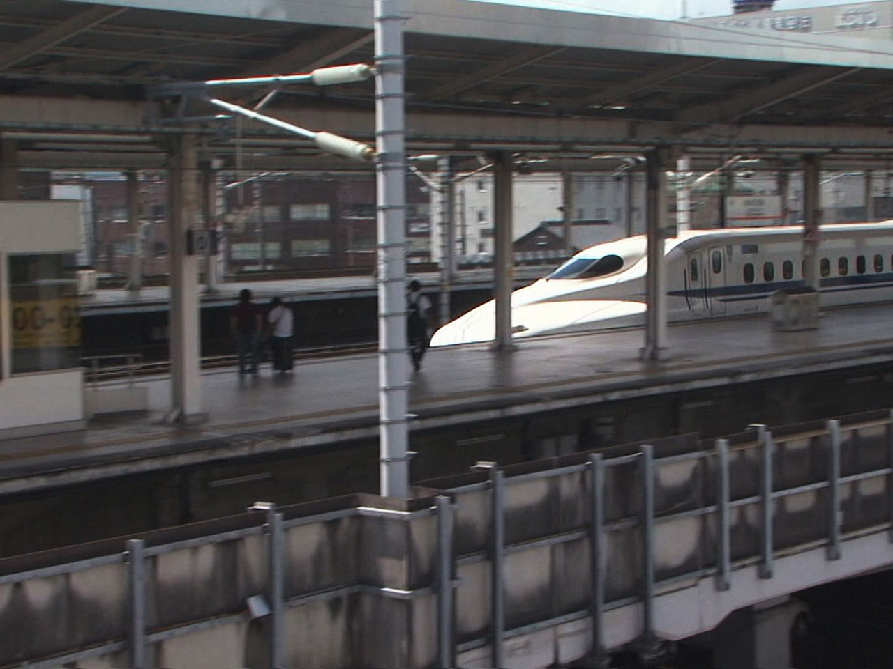 JR東海は26日、お盆期間中の新幹線と在来線特急の指定席の予約状況を発表しました...