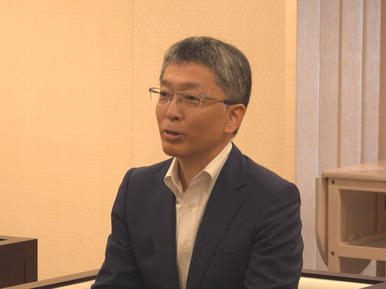 ７月に東海財務局岐阜財務事務所長に着任した青木啓祐氏が岐阜放送本社を訪れ、抱負を...