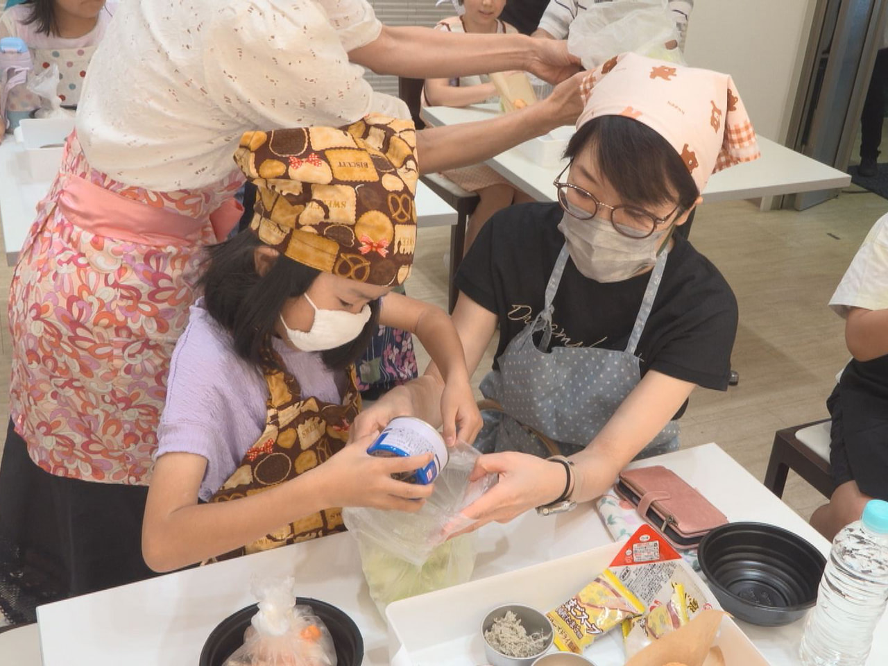 災害時への備えを親子で学ぶ料理教室が岐阜市で開かれました。 この教室は、新日本ガ...