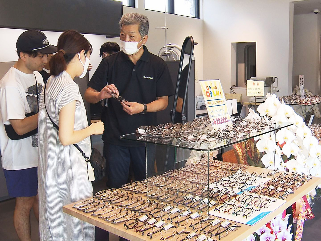 岐阜市にある眼鏡店が、新たにさまざまな体験コーナーを設けて29日、リニューアルオ...
