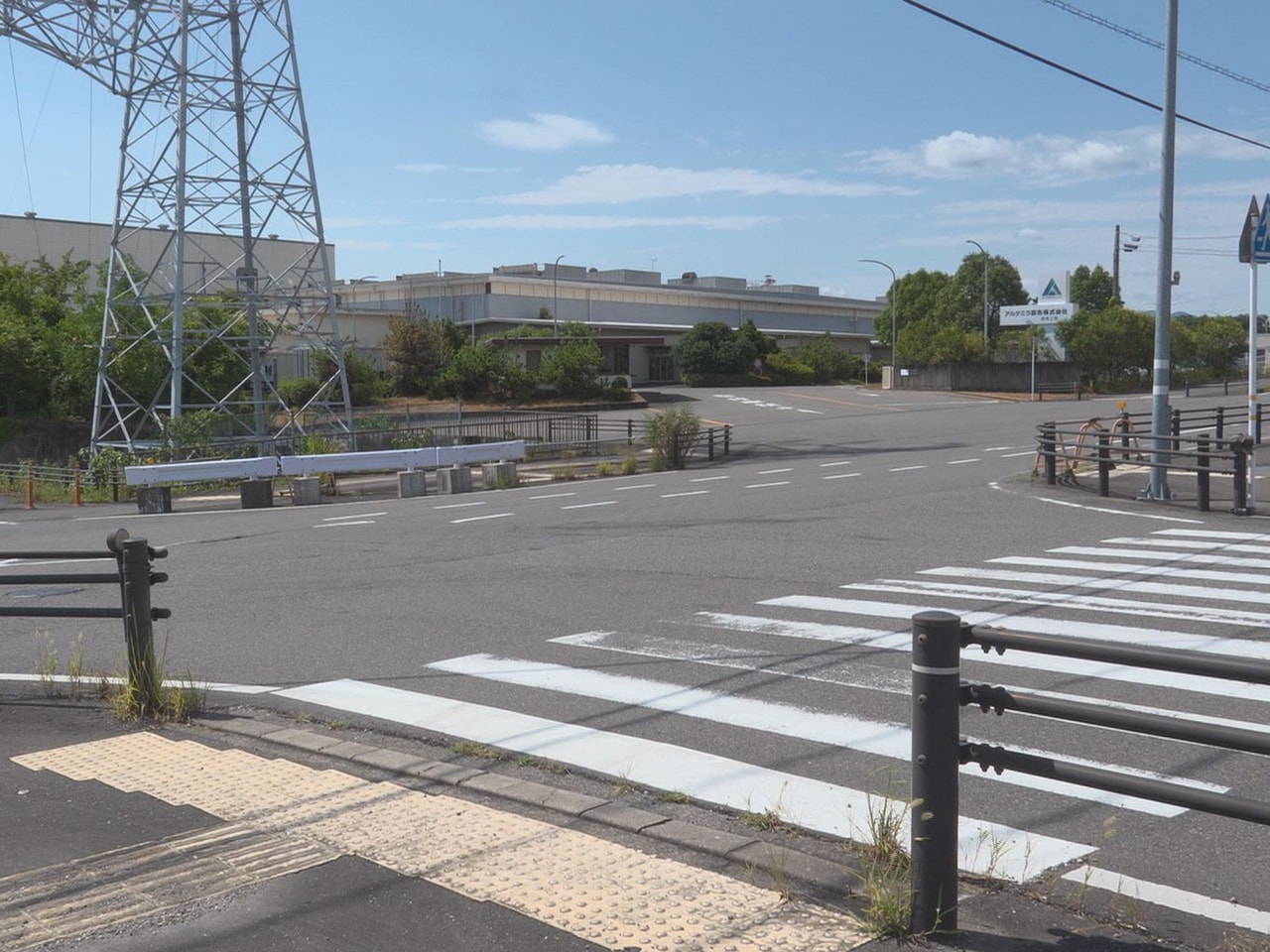 ２９日午前、美濃加茂市の交差点で軽乗用車と原付バイクが衝突し、原付を運転していた...