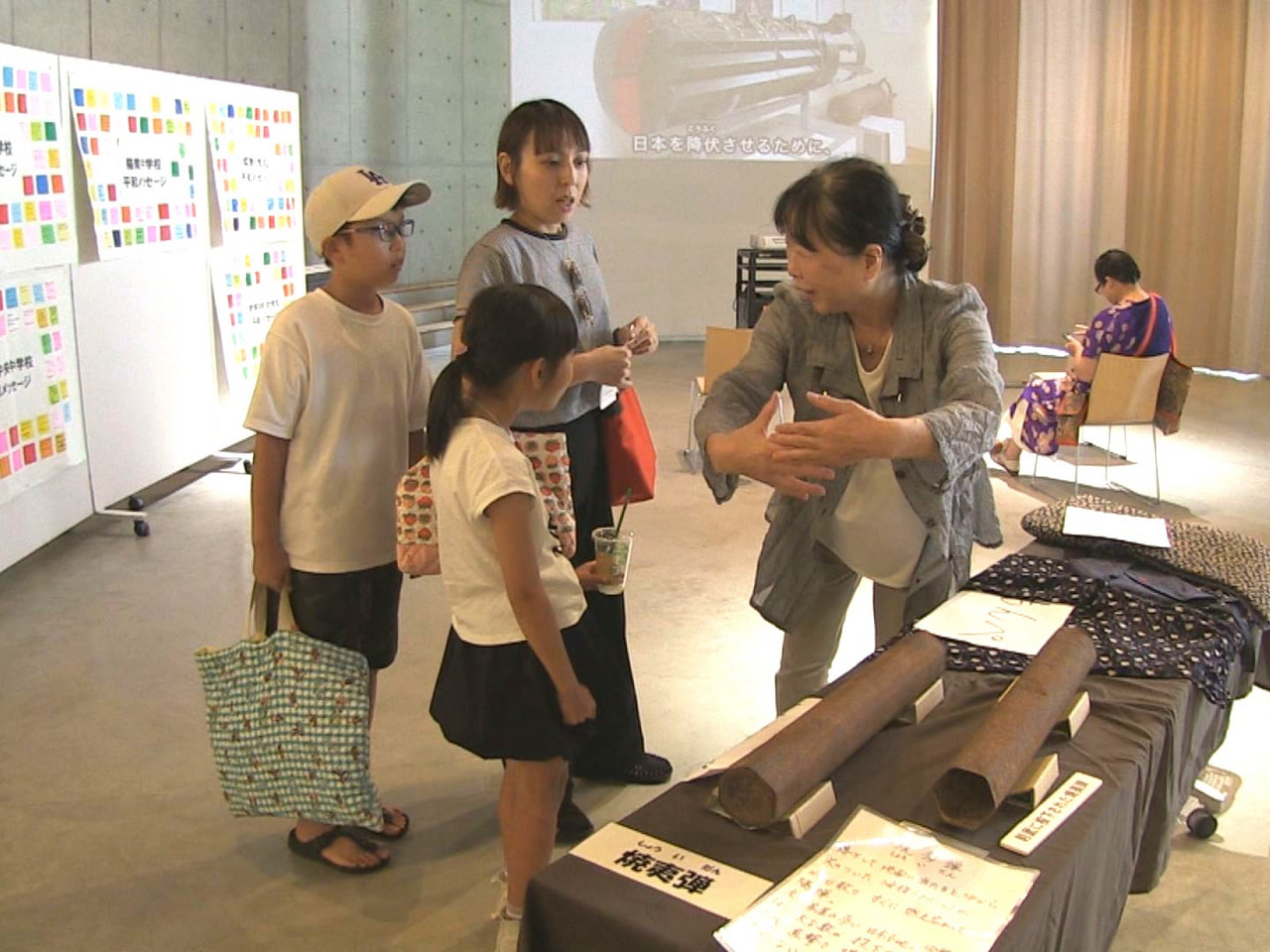 子どもたちに戦争の悲惨さや平和の尊さを伝える展示会が３０日、岐阜市のみんなの森ぎ...
