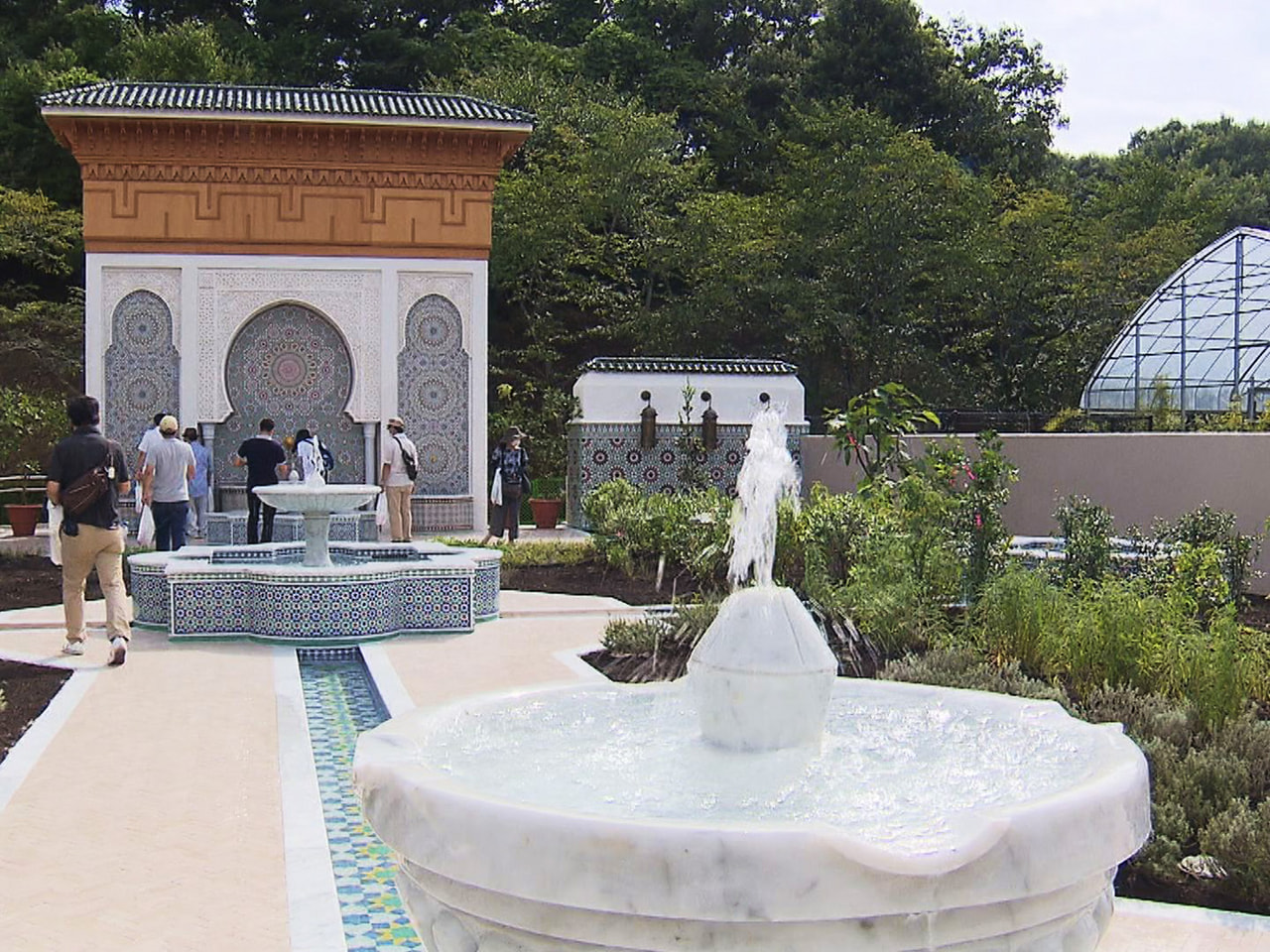 可児市のぎふワールド・ローズガーデンで、モロッコ王国の庭園をイメージした施設のプ...