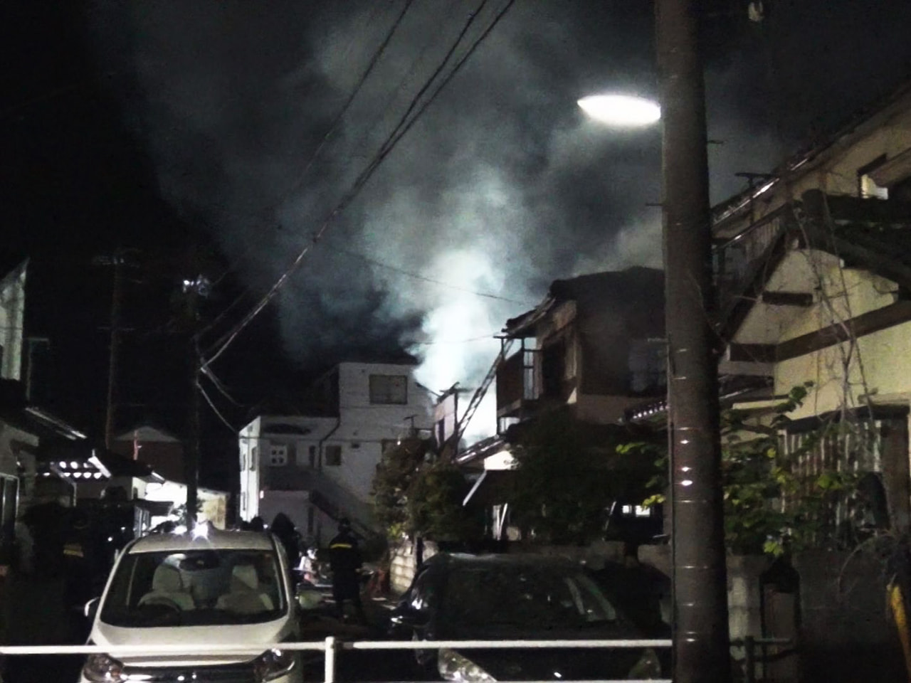 ３日夜、大垣市の店舗兼住宅で火事があり、４日朝、焼け跡から性別の分からない１人の...