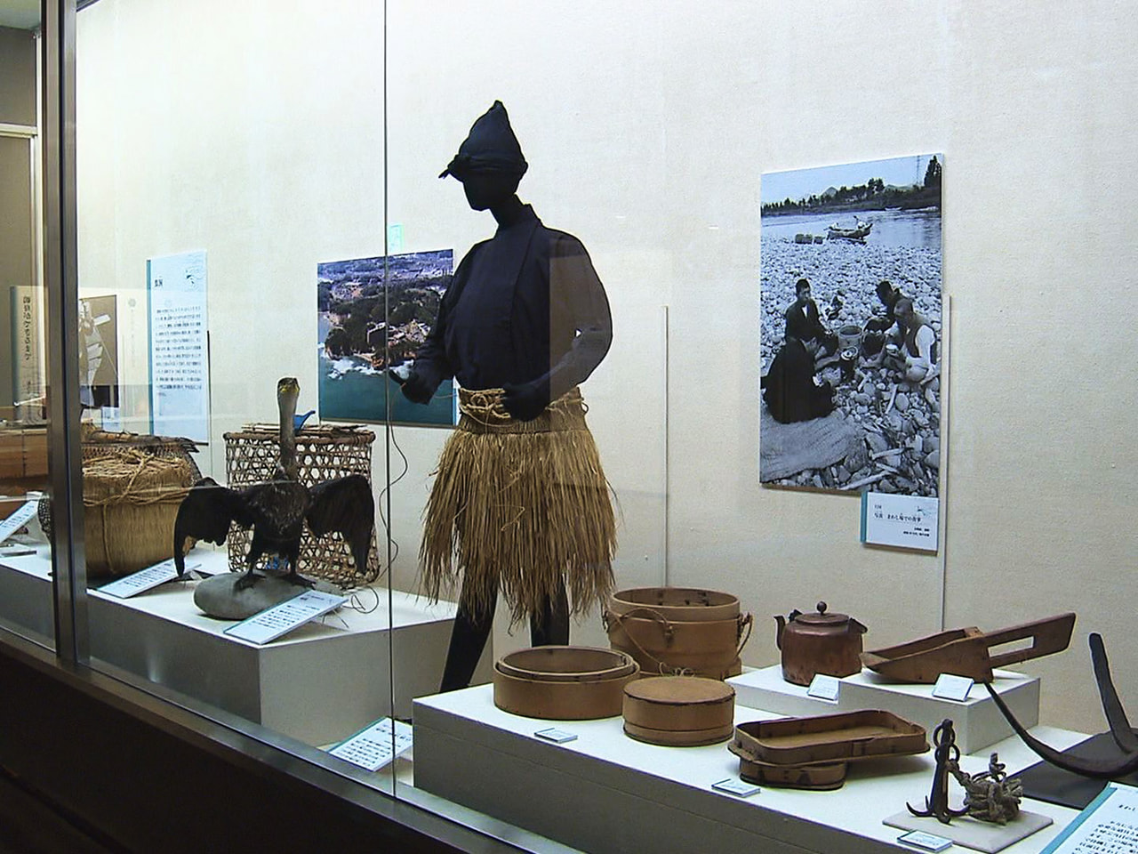 鵜飼の魅力を絵画や道具などで伝える企画展が岐阜市歴史博物館で４日から始まりました...