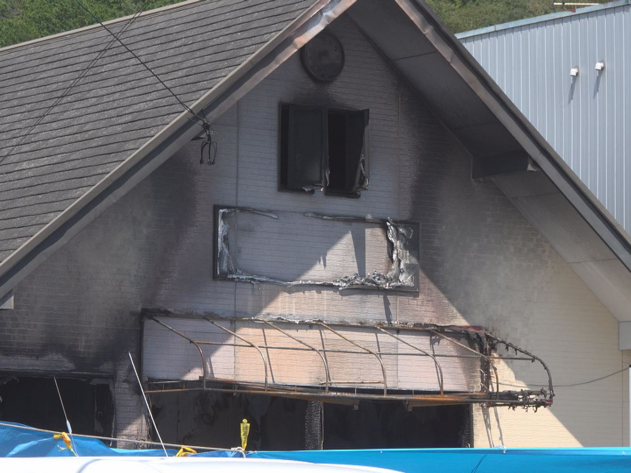 7日午前、関市の新聞販売店で火事があり、焼け跡から身元不明の1人の遺体が見つかり...