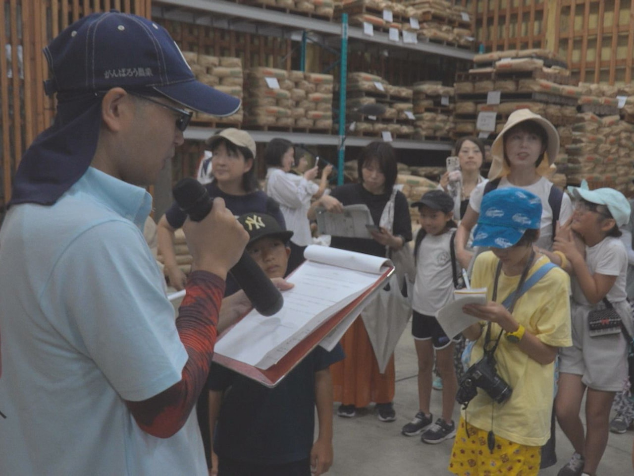 子どもたちの夏休みに合わせ、親子で農業施設をめぐって地域の農産物が食卓に並ぶまで...