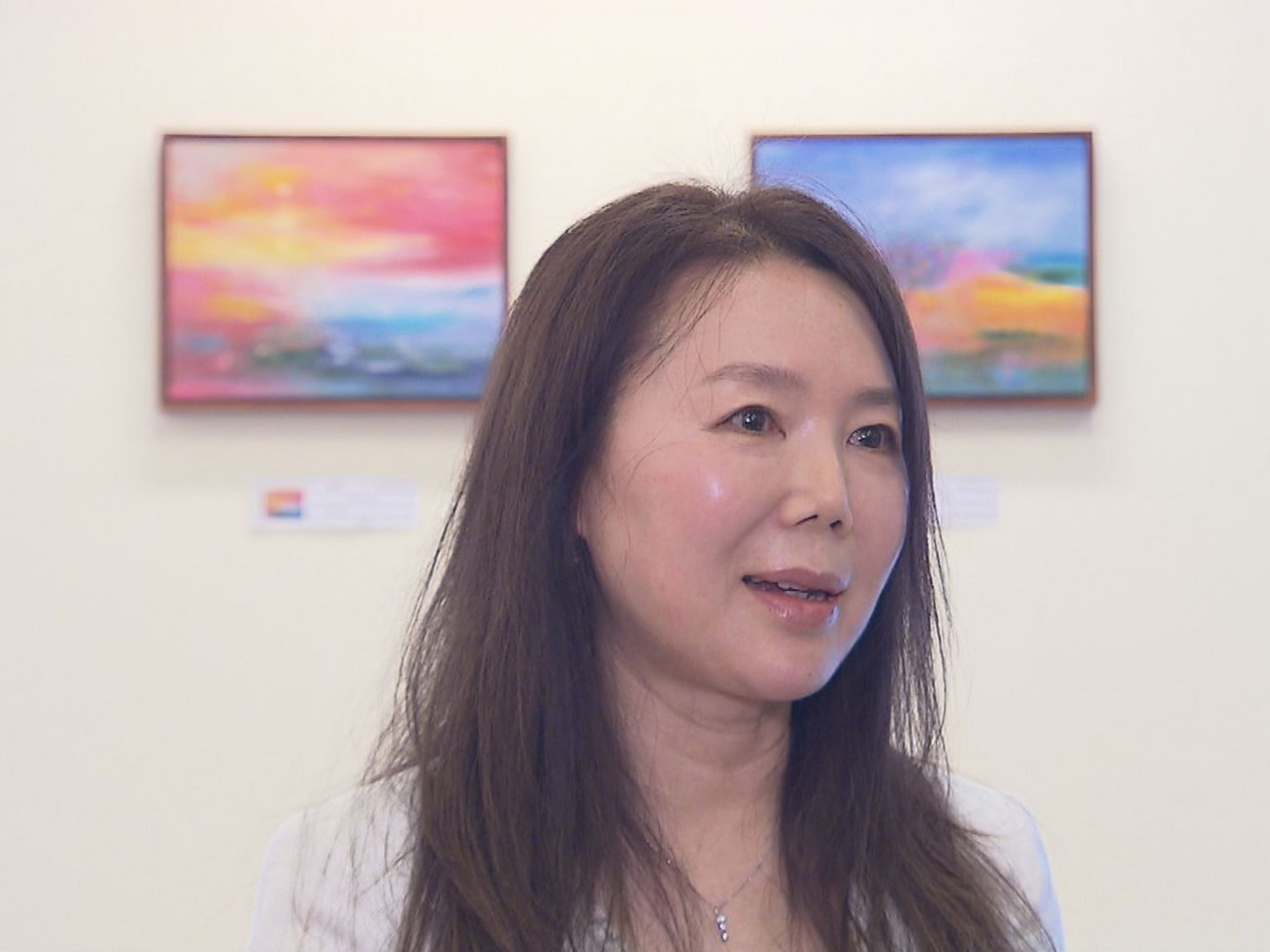 環境問題をテーマにして絵画制作や講演に取り組む女性アーティストがいます。心で感じ...