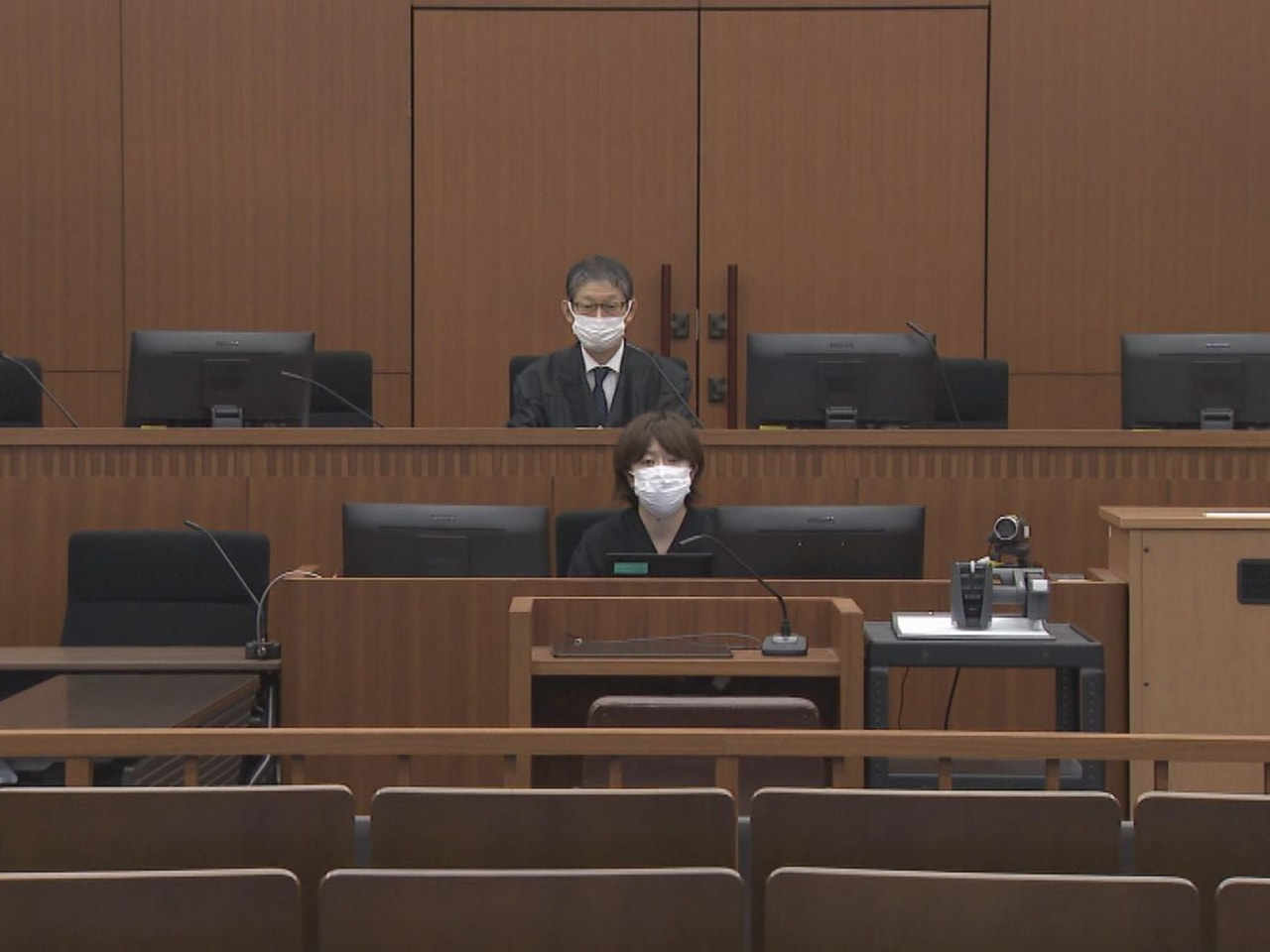 去年、県内の山中で女性の遺体が相次いで見つかった事件で、死体遺棄の罪に問われてい...