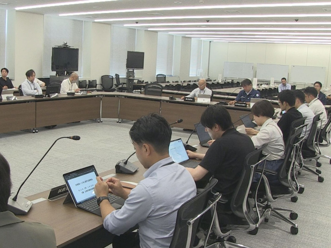 台風１５号の接近に伴い県は１０日、県内関係者を集めた説明会を開きました。 説明会...